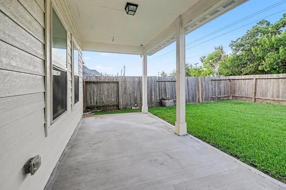 5127 Gulf Stream Lane Bacliff, TX 77518