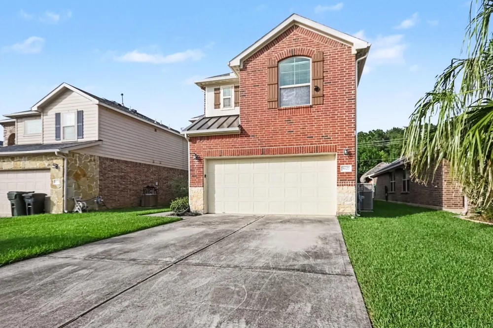 5127 Gulf Stream Lane Bacliff, TX 77518