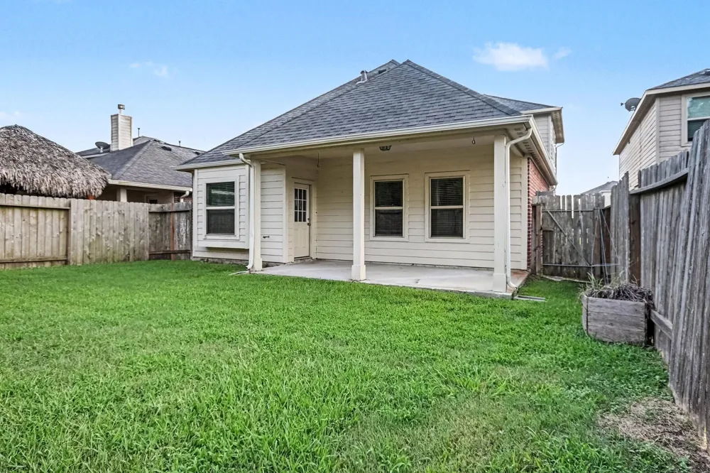 5127 Gulf Stream Lane Bacliff, TX 77518