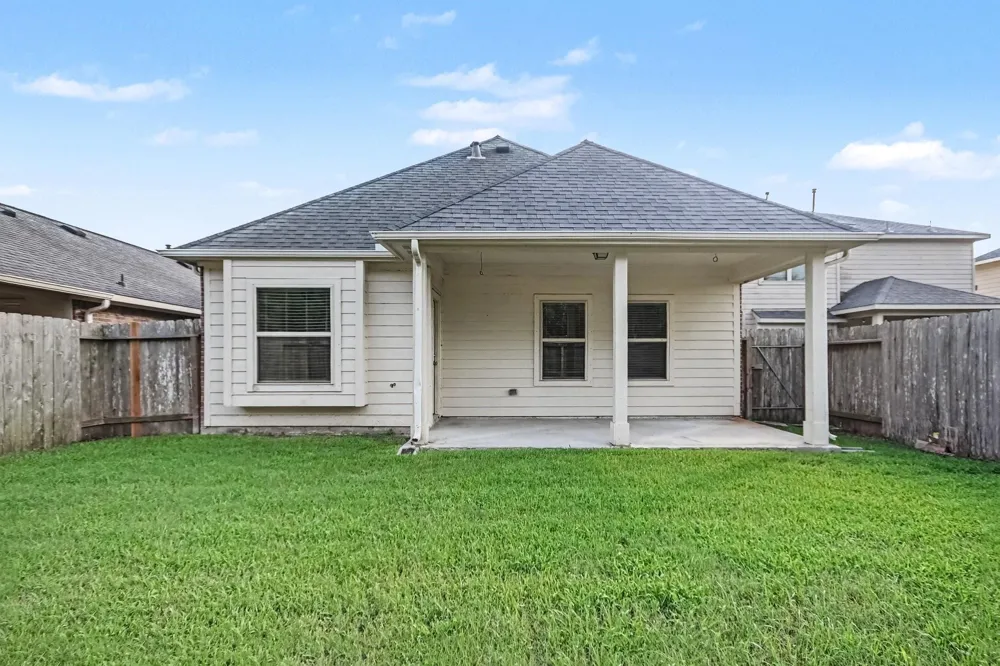 5127 Gulf Stream Lane Bacliff, TX 77518