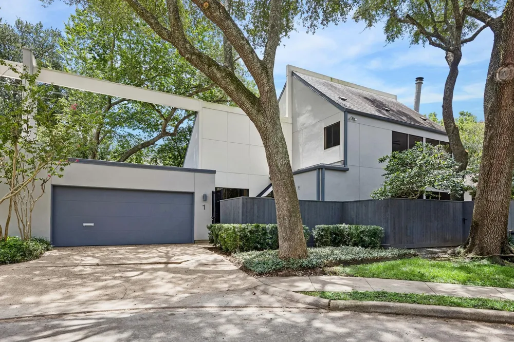 1 Boulevard Green Bellaire, TX 77401