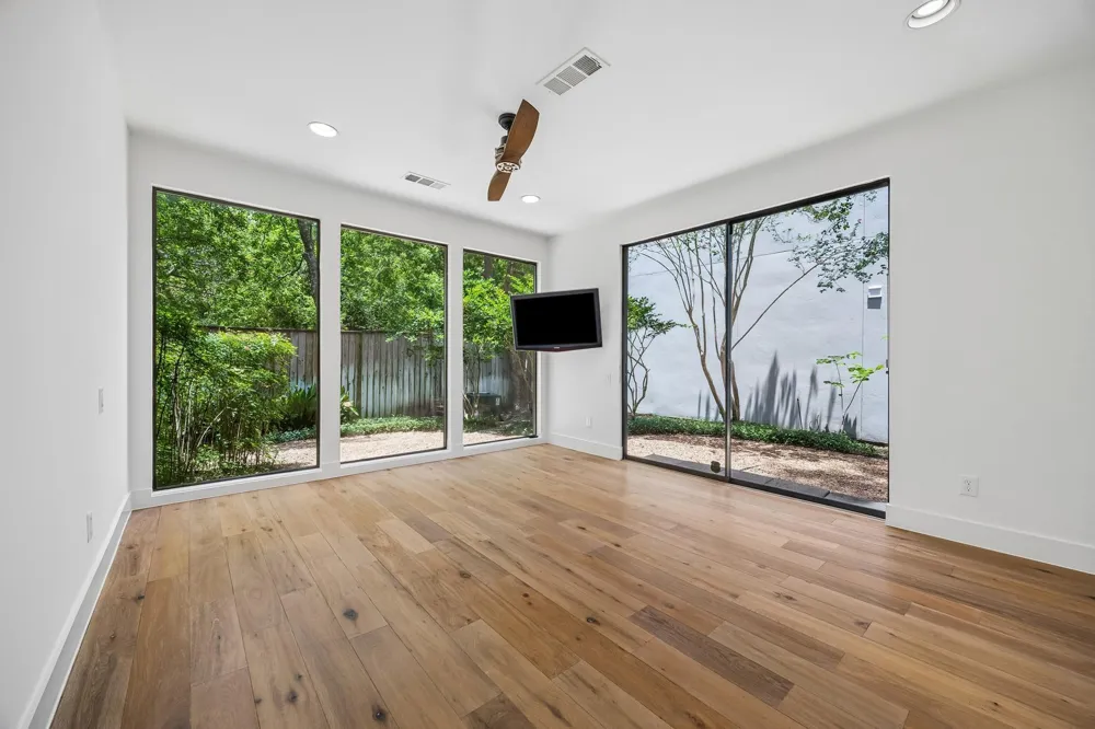 1 Boulevard Green Bellaire, TX 77401