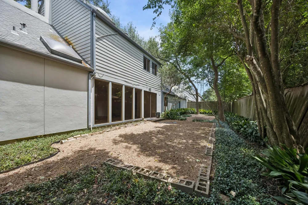 1 Boulevard Green Bellaire, TX 77401