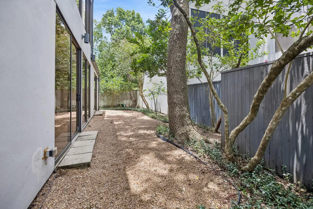1 Boulevard Green Bellaire, TX 77401