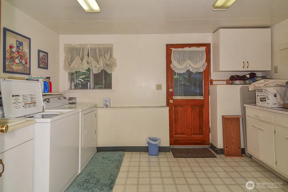 425 SW 183rd Street Normandy Park, WA 98166