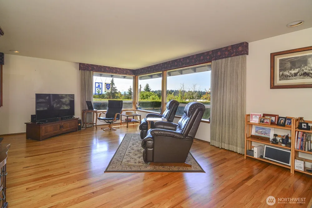 425 SW 183rd Street Normandy Park, WA 98166