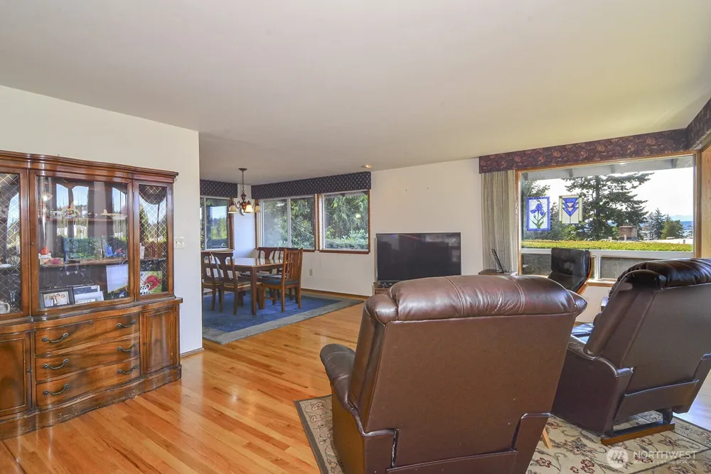 425 SW 183rd Street Normandy Park, WA 98166