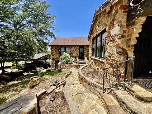 124 S 3rd Street Jacksboro, TX 76458