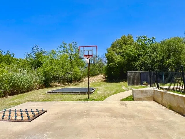 124 S 3rd Street Jacksboro, TX 76458