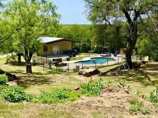 124 S 3rd Street Jacksboro, TX 76458