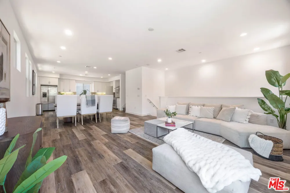 19508 Empire Lane Northridge, CA 91324