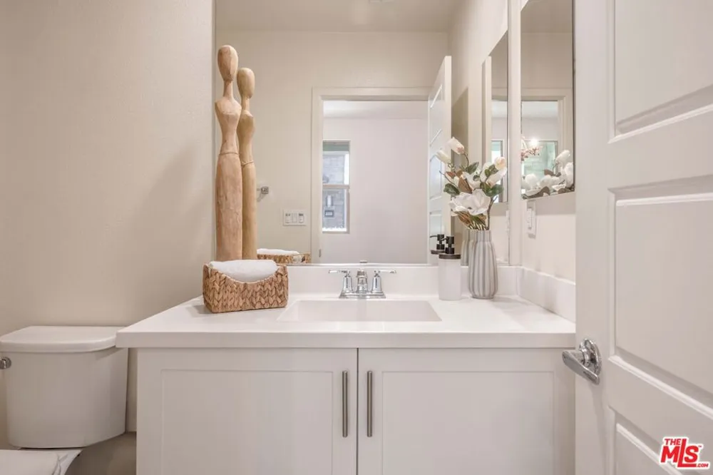 19508 Empire Lane Northridge, CA 91324