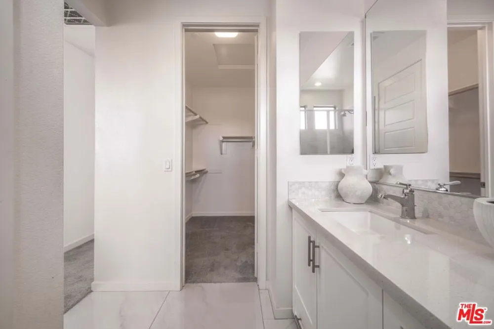 19508 Empire Lane Northridge, CA 91324