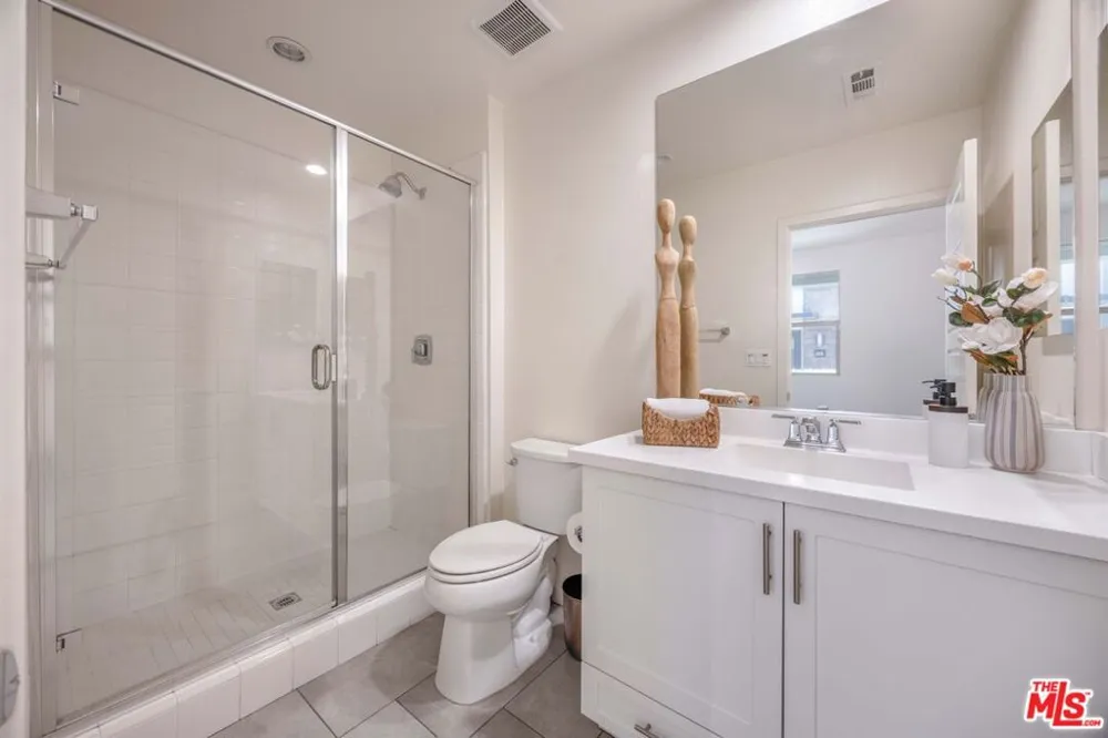 19508 Empire Lane Northridge, CA 91324