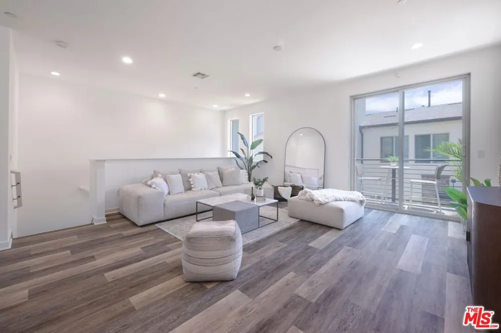 19508 Empire Lane Northridge, CA 91324