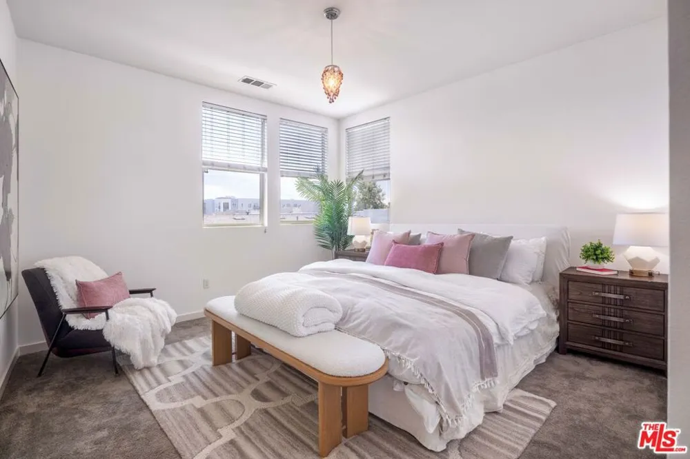 19508 Empire Lane Northridge, CA 91324