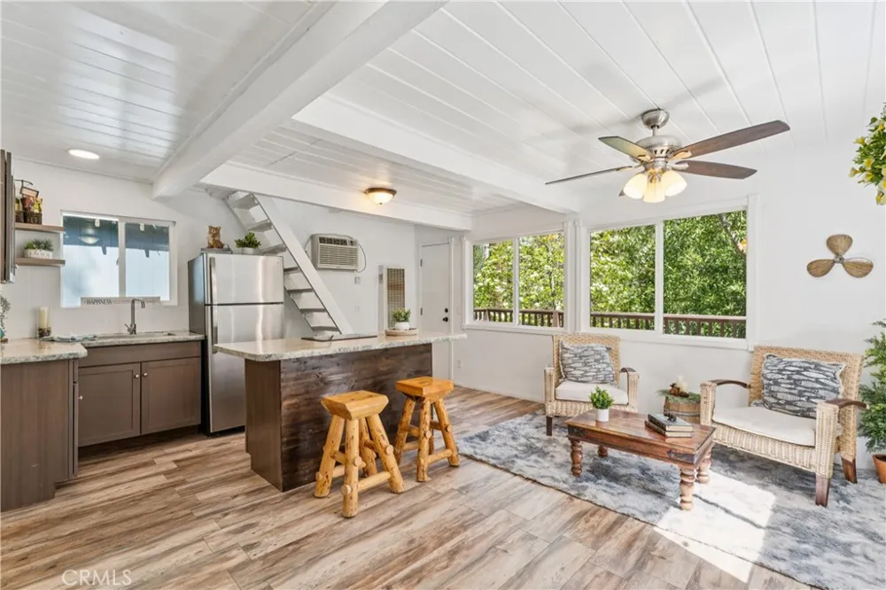 794 Woodland Crestline, CA 92325