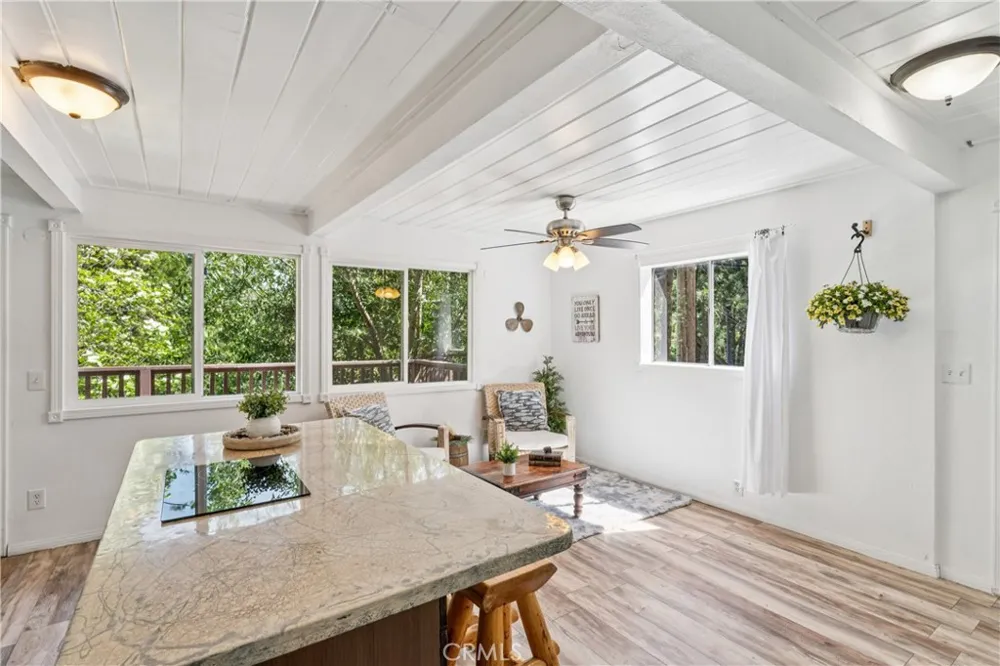 794 Woodland Crestline, CA 92325