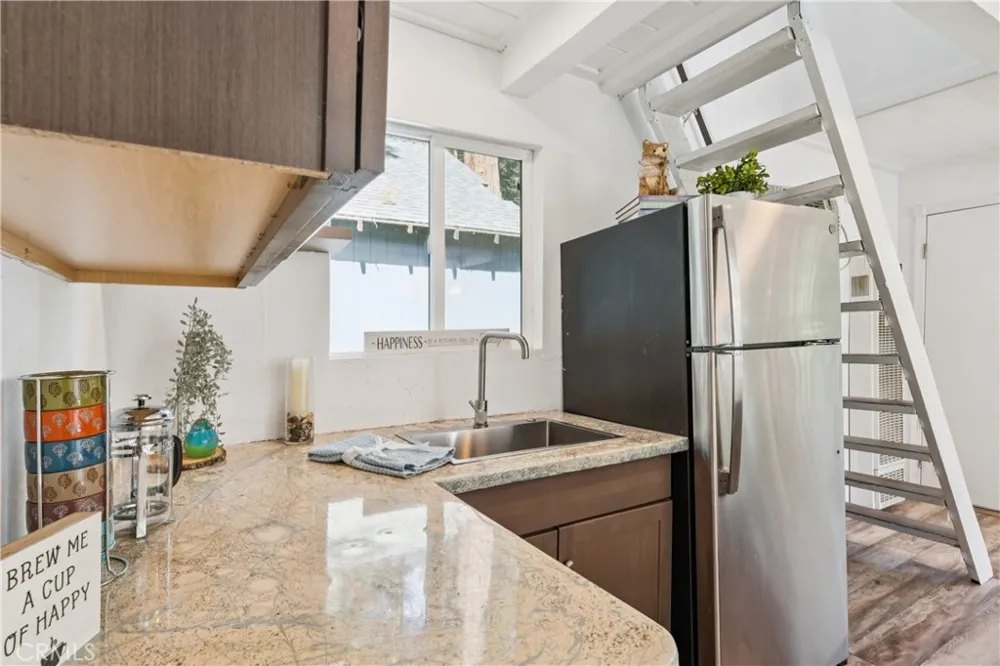 794 Woodland Crestline, CA 92325