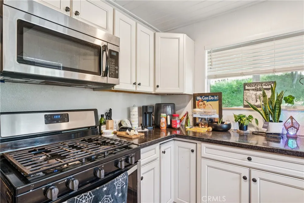 794 Woodland Crestline, CA 92325