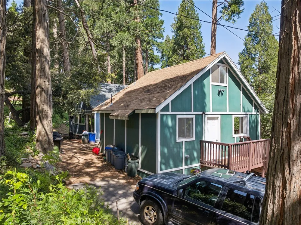 794 Woodland Crestline, CA 92325