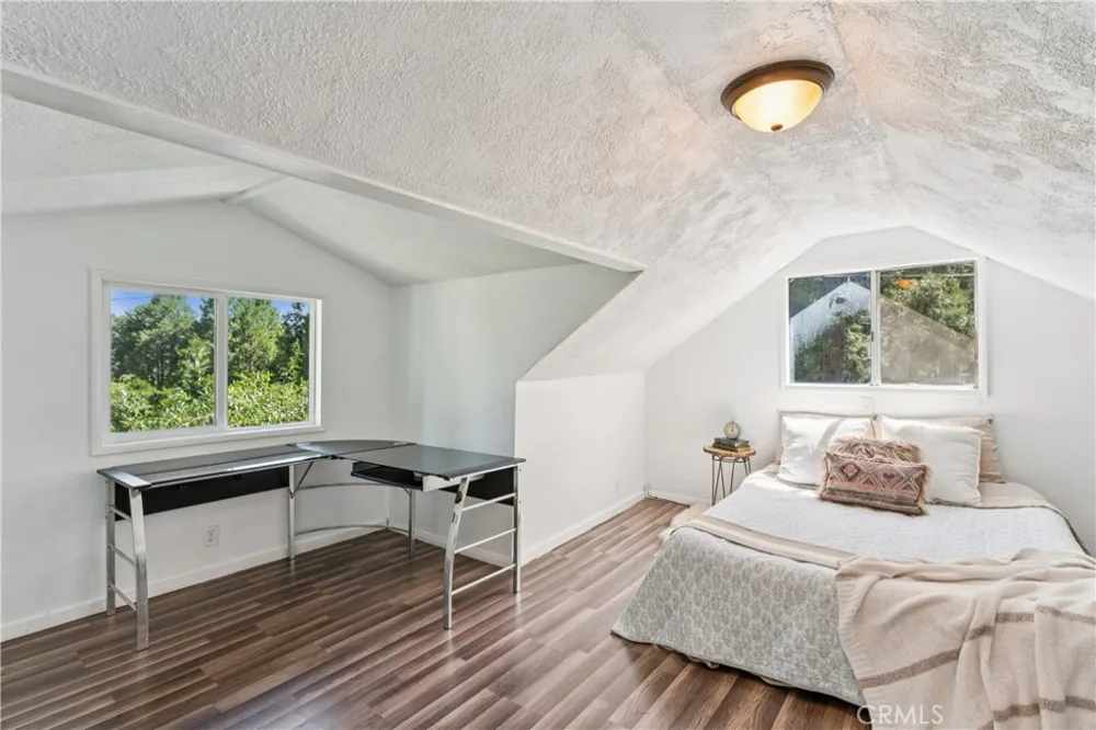 794 Woodland Crestline, CA 92325