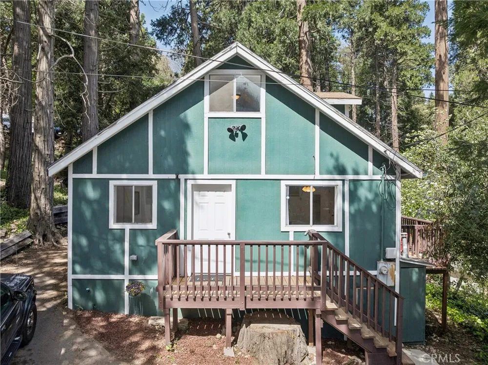 794 Woodland Crestline, CA 92325
