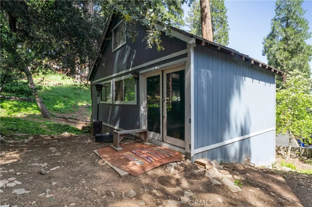 794 Woodland Crestline, CA 92325