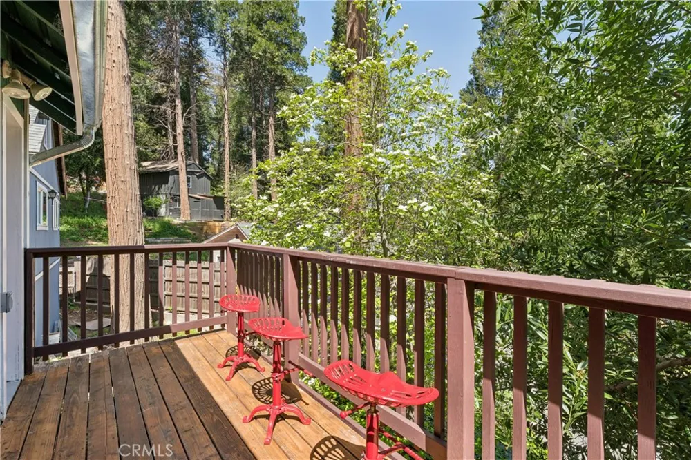 794 Woodland Crestline, CA 92325