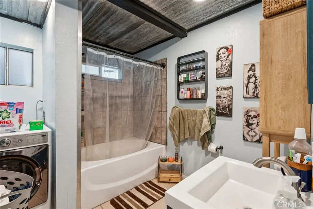 794 Woodland Crestline, CA 92325