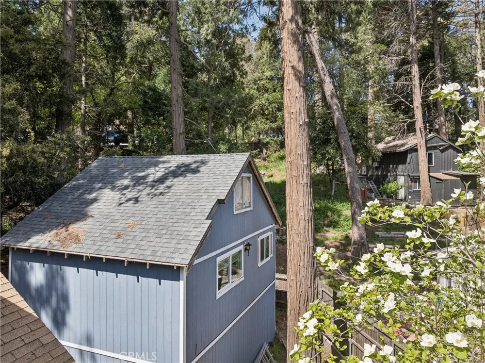 794 Woodland Crestline, CA 92325