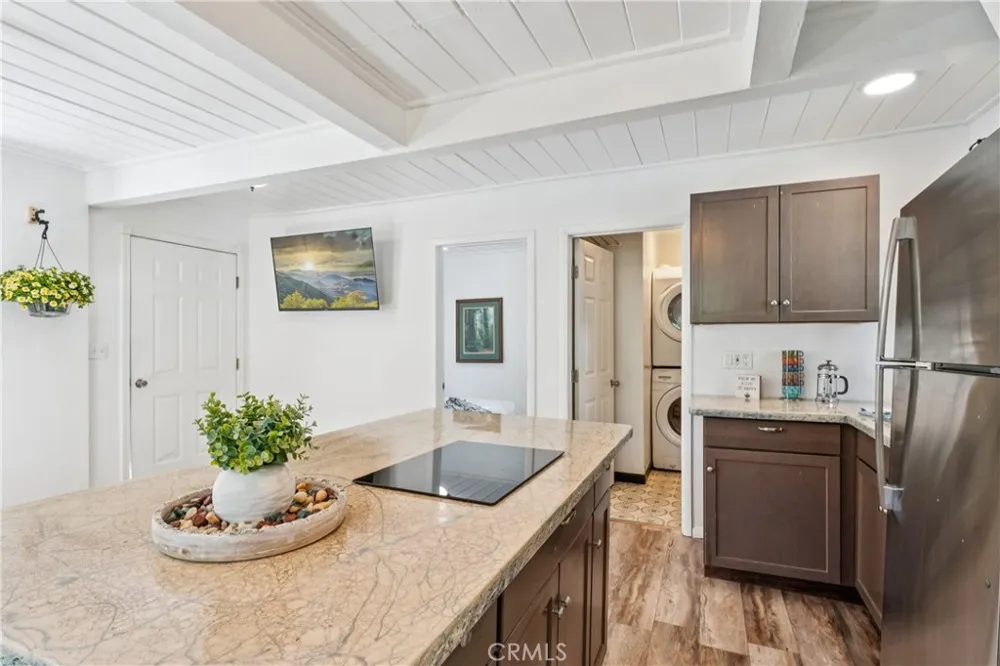 794 Woodland Crestline, CA 92325