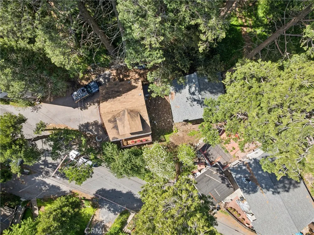 794 Woodland Crestline, CA 92325