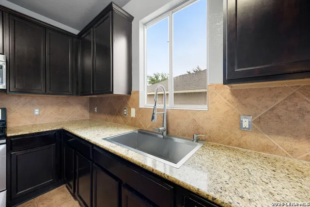 7418 DERBY VIS Selma, TX 78154