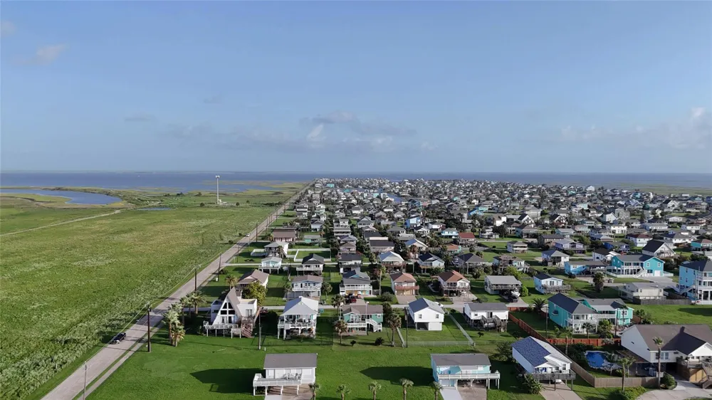 16717 Captain Hook Jamaica Beach, TX 77554