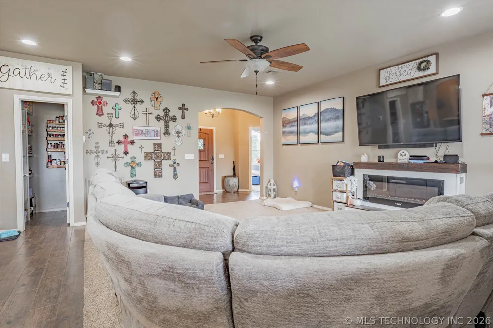 1431 Crestview Drive Cleveland, OK 74020