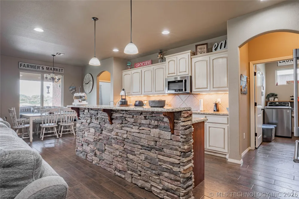 1431 Crestview Drive Cleveland, OK 74020