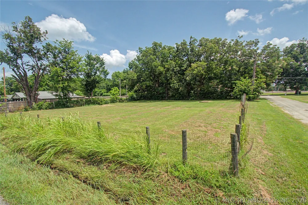 205 W Park Avenue Checotah, OK 74426