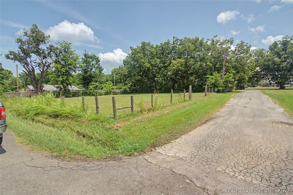 205 W Park Avenue Checotah, OK 74426