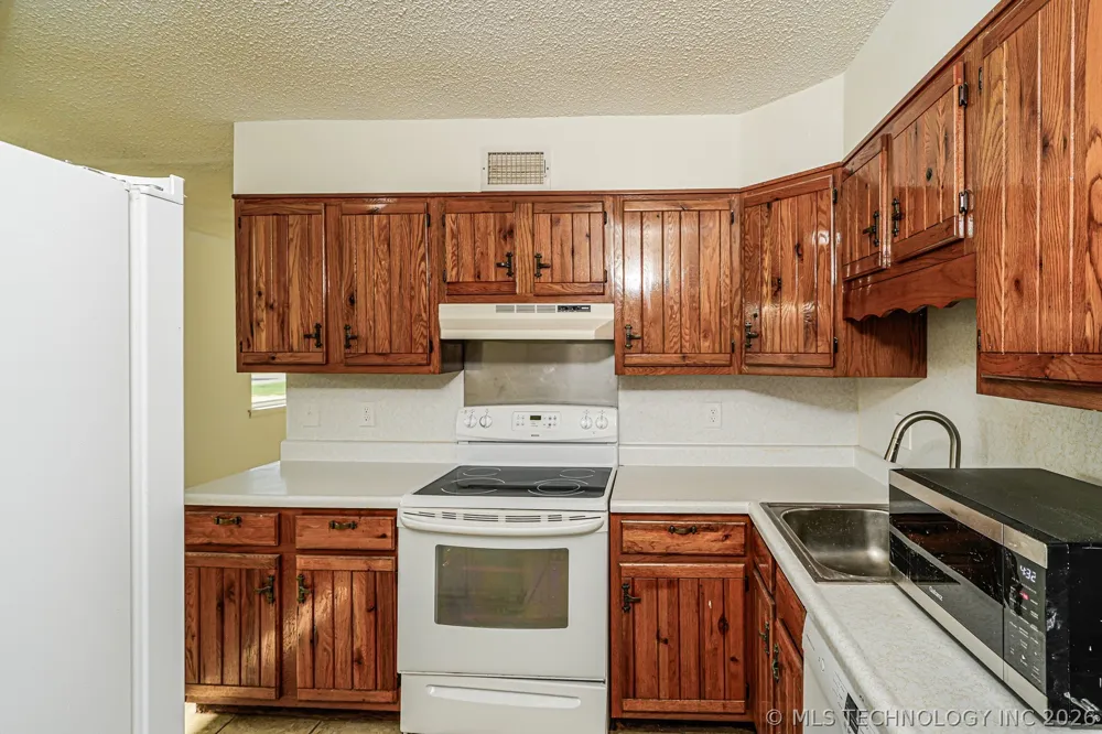 44 S 200th East Avenue Tulsa, OK 74108