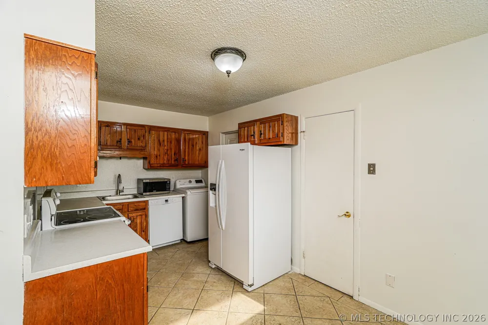 44 S 200th East Avenue Tulsa, OK 74108