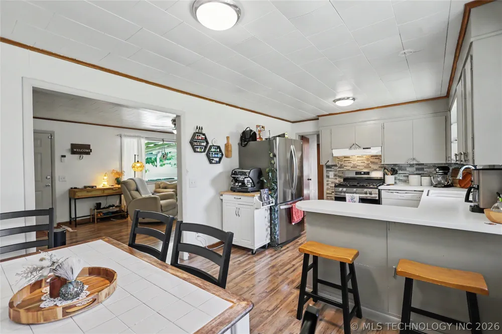 21195 E 760 ROAD Tahlequah, OK 74464