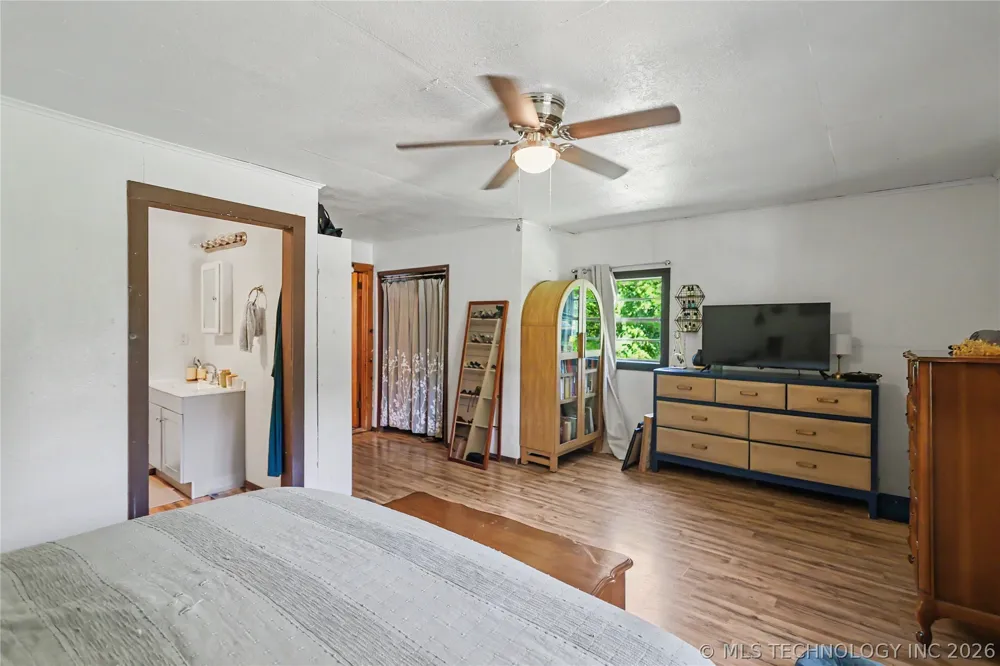21195 E 760 ROAD Tahlequah, OK 74464
