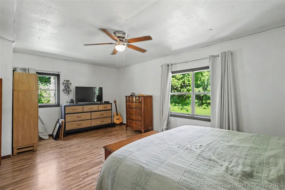 21195 E 760 ROAD Tahlequah, OK 74464