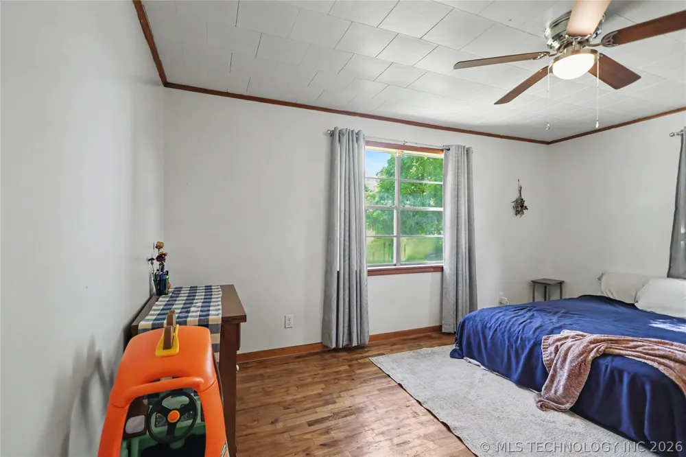 21195 E 760 ROAD Tahlequah, OK 74464