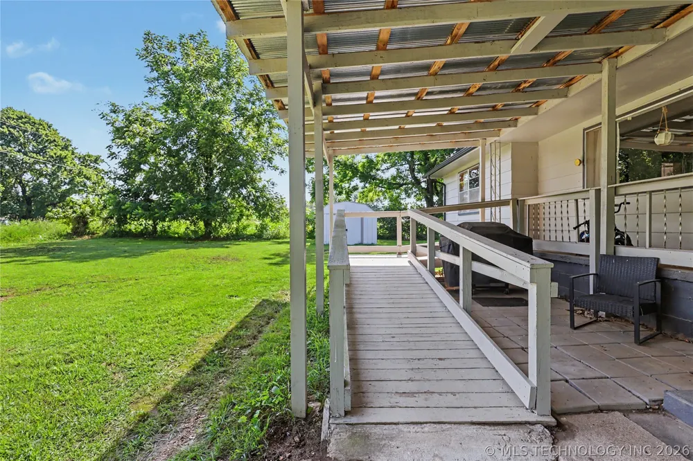 21195 E 760 ROAD Tahlequah, OK 74464