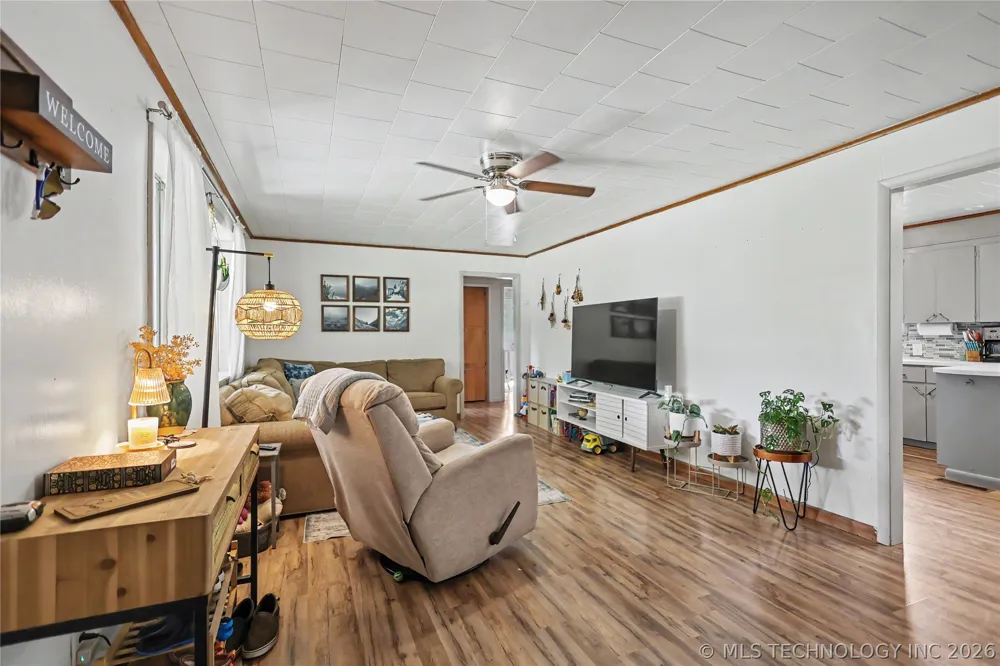 21195 E 760 ROAD Tahlequah, OK 74464