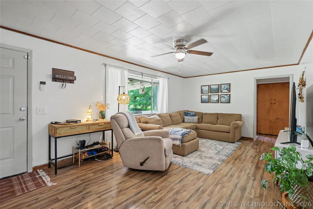 21195 E 760 ROAD Tahlequah, OK 74464