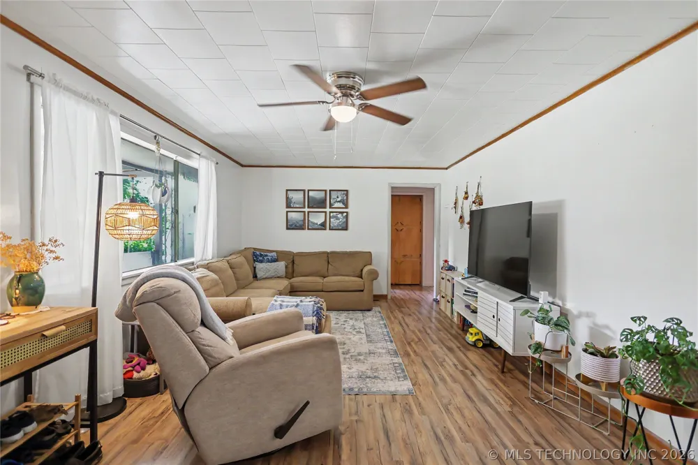 21195 E 760 ROAD Tahlequah, OK 74464