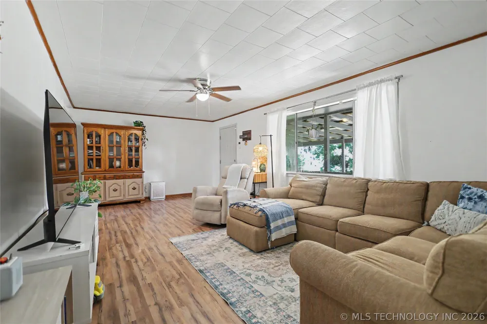 21195 E 760 ROAD Tahlequah, OK 74464